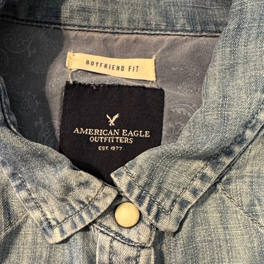 American Eagle Outfitters Light Blue Boyfriend Fit Shirt - Picture 2 of 8